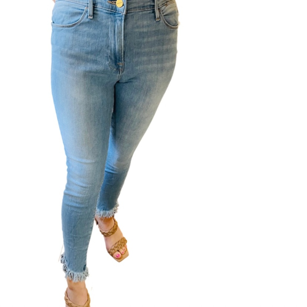 FRAME Le High Skinny crop with angled fray pant legs in size 28 in light blue!